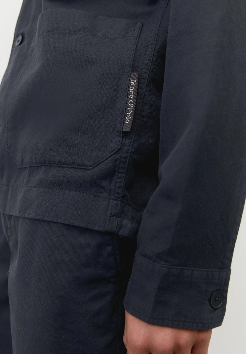 Marc O'Polo Leichte Jacke - Dark Navy | Herren 3 Marc O'Polo Leichte Jacke - Dark Navy | Herren – Bild 3