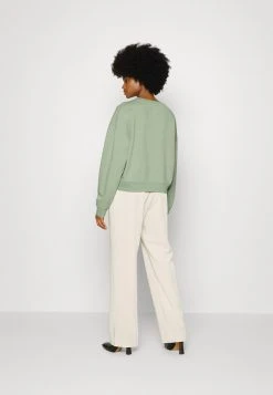Marc O'Polo ROUND NECK MODERN COPPED FIT LOGOMANIA - Sweatshirt - Breezy Mint | Damen 8 Marc O'Polo ROUND NECK MODERN COPPED FIT LOGOMANIA - Sweatshirt - Breezy Mint | Damen -Marc O'Polo Verkäufe 0dd2728273ee444fb86a85f9a928a3fb