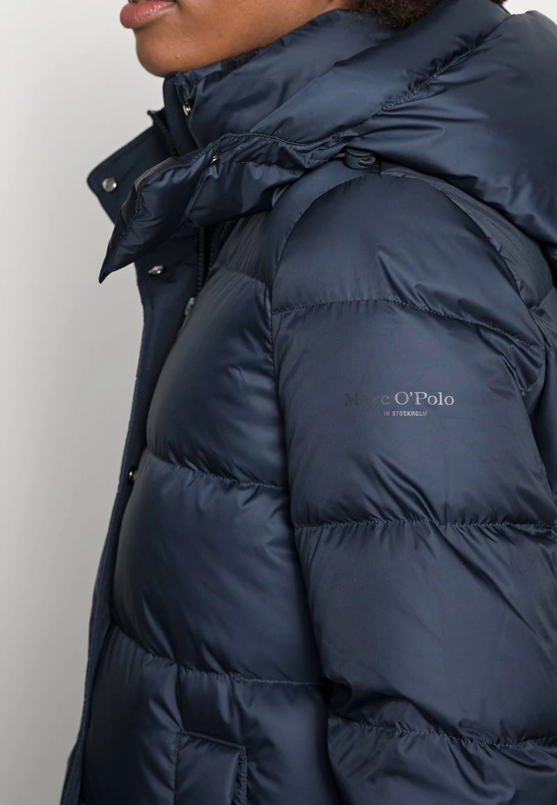 COAT LONG DETACHABLE HOOD WELT POCKETS - Daunenjacke - deep blue sea Marc O'Polo COAT LONG DETACHABLE HOOD WELT POCKETS - Daunenjacke - Deep Blue Sea | Damen -Marc O'Polo Verkäufe 1121871b85b149a78d34c695ccb26e03