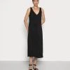 Marc O'Polo DRESS MODERN LINGERIE STYLE FRONT SEAM FLARED MIDI - Freizeitkleid - Black | Damen
