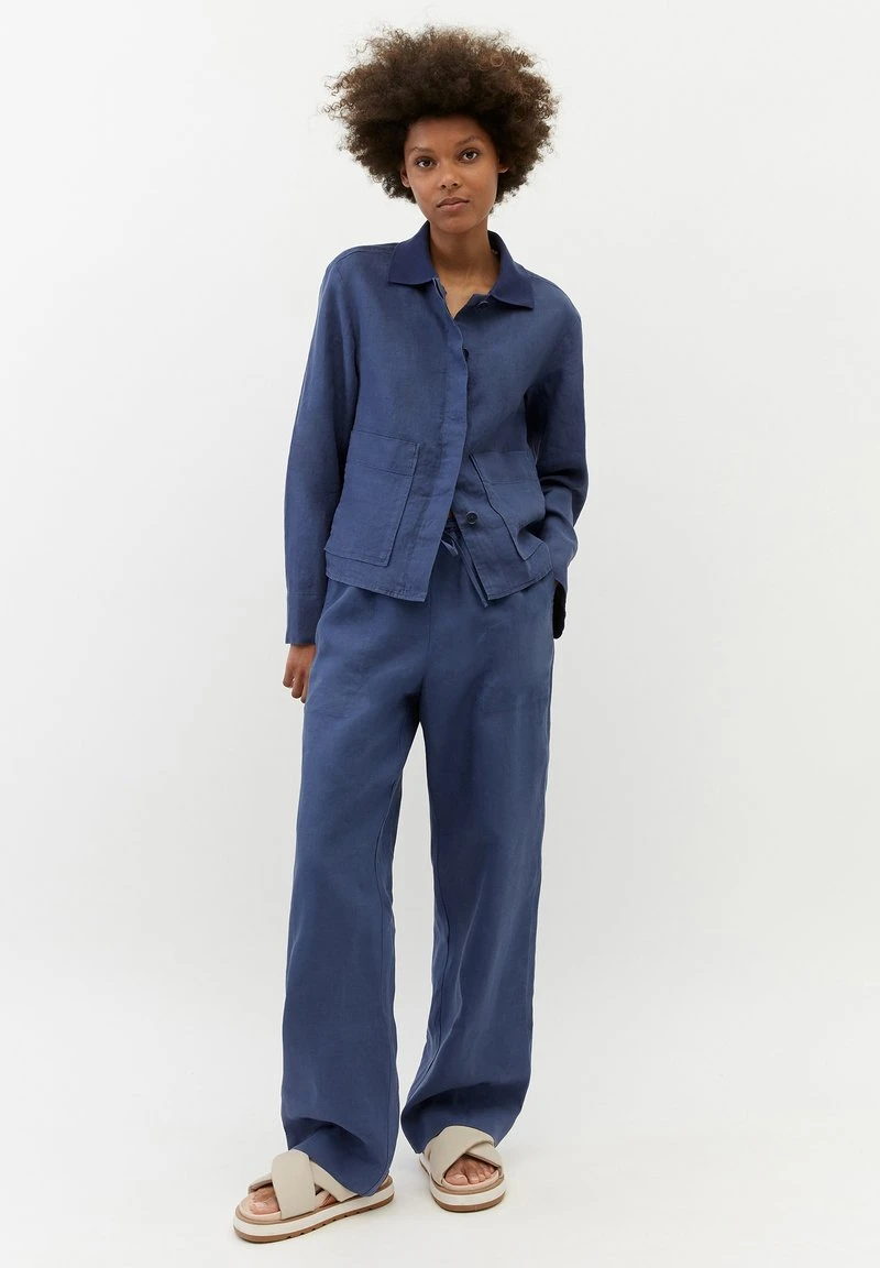 STYLE, HIDDEN PLACKET, ATTACHED POCKETS, COLL - Leichte Jacke - noble blue Marc O'Polo STYLE, HIDDEN PLACKET, ATTACHED POCKETS, COLL - Leichte Jacke - Noble Blue | Damen -Marc O'Polo Verkäufe 16d46d14543b40069ce81165635522da