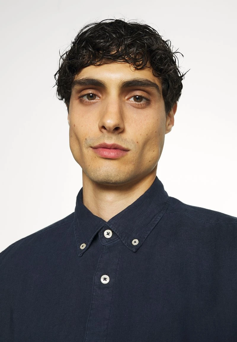 Marc O'Polo BUTTON DOWN SHORT SLEEVE - Hemd - Total Eclipse | Herren 4 Marc O'Polo BUTTON DOWN SHORT SLEEVE - Hemd - Total Eclipse | Herren – Bild 4