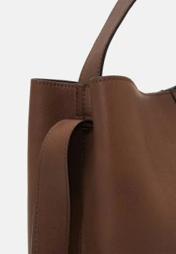 Marc O'Polo Damen GEMMA - Umhängetasche - Chocolate Brown 10 Marc O'Polo Damen GEMMA - Umhängetasche - Chocolate Brown -Marc O'Polo Verkäufe 29a4ca99396d4b88a07249b3924ef9b7