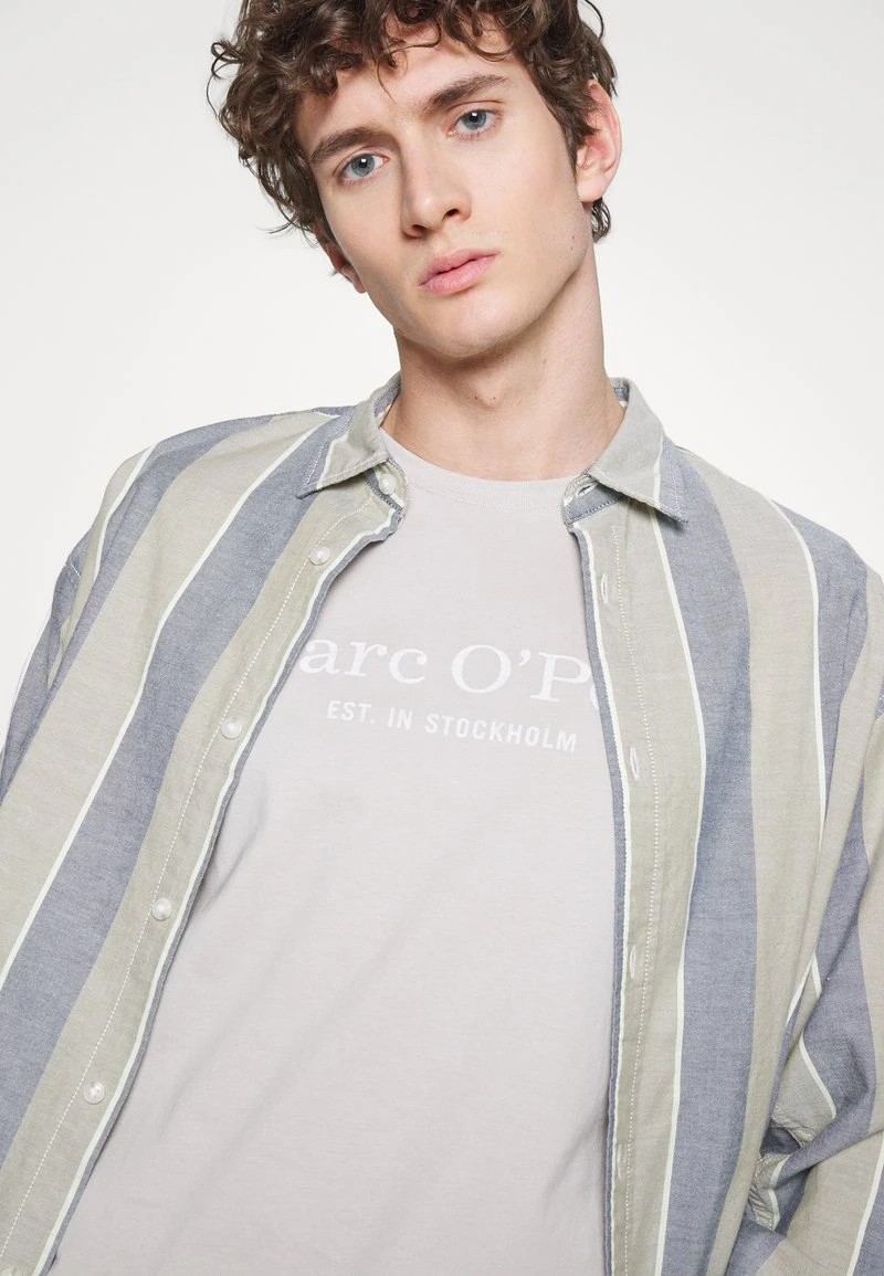 Marc O'Polo SHORT SLEEVE ROUND NECK CLASSIC - T-Shirt Print - Dapple Gray | Herren 4 Marc O'Polo SHORT SLEEVE ROUND NECK CLASSIC - T-Shirt Print - Dapple Gray | Herren – Bild 4