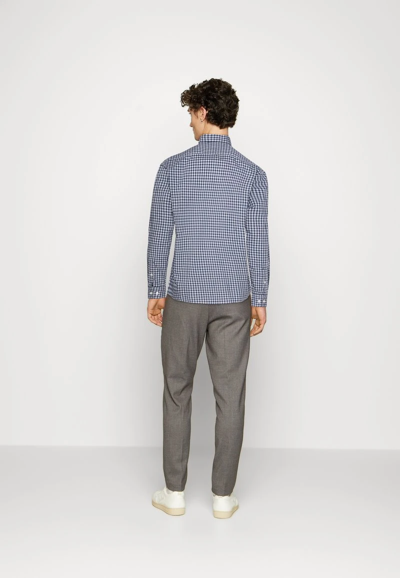 Marc O'Polo KENT COLLAR LONG SLEEVE ONE BIGGER CHEST POCKET - Hemd - Moon Stone | Herren 3 Marc O'Polo KENT COLLAR LONG SLEEVE ONE BIGGER CHEST POCKET - Hemd - Moon Stone | Herren – Bild 3