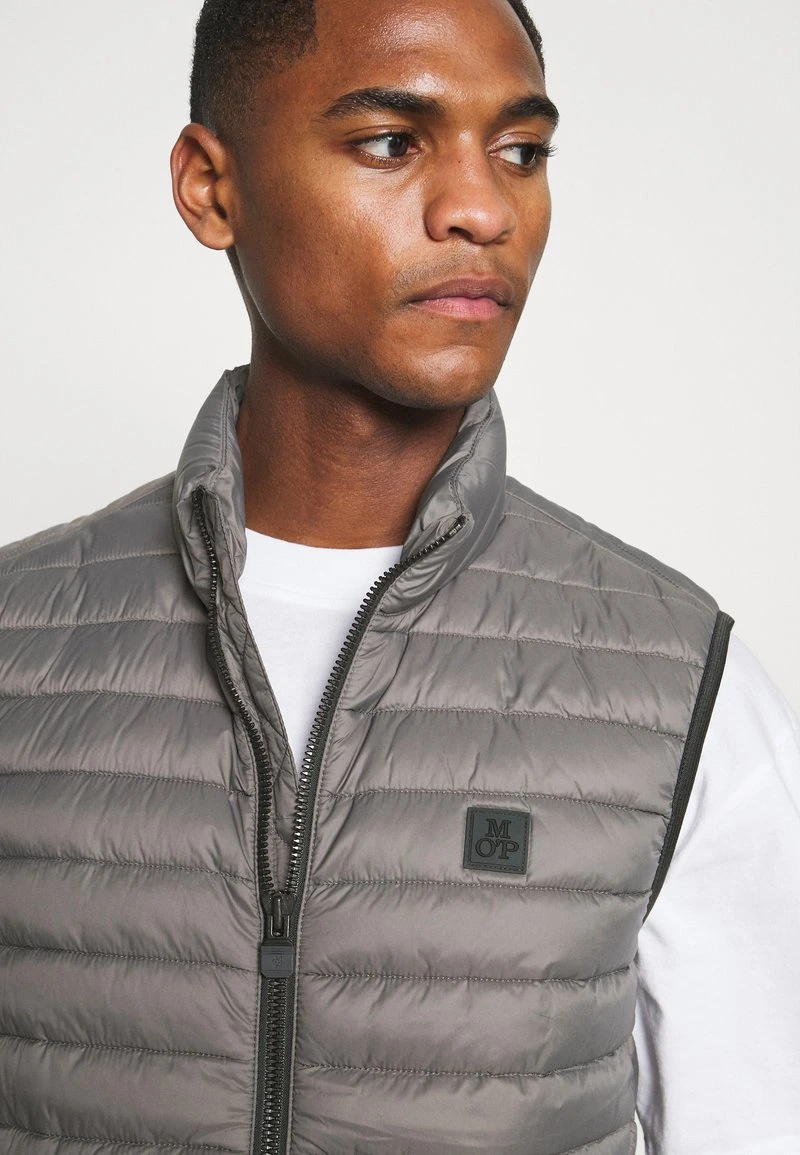 Marc O'Polo VEST REGULAR FIT VISLON ZIPPE - Weste - Flint Stone | Herren 4 Marc O'Polo VEST REGULAR FIT VISLON ZIPPE - Weste - Flint Stone | Herren – Bild 4