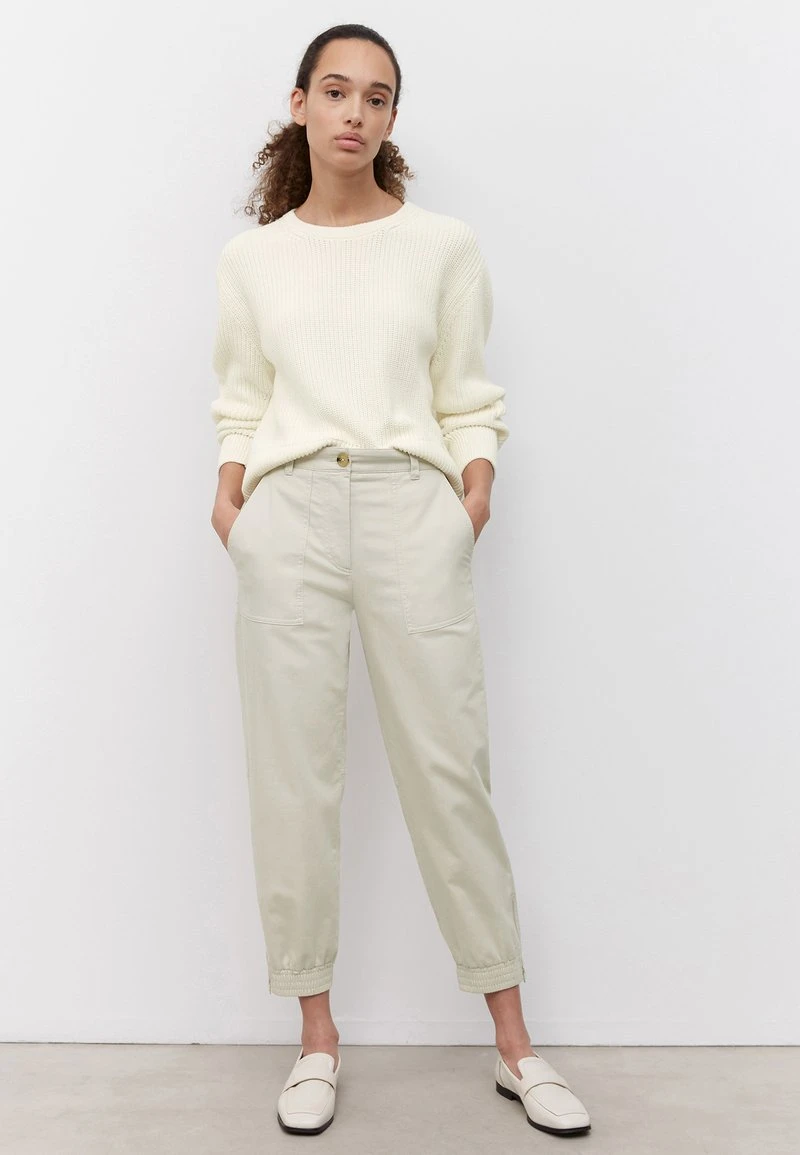 Marc O'Polo Damen IM JOGGPANTS STIL AUS SOFTEM STRETCH - Stoffhose - Stone Powder 2 Marc O'Polo Damen IM JOGGPANTS STIL AUS SOFTEM STRETCH - Stoffhose - Stone Powder – Bild 2