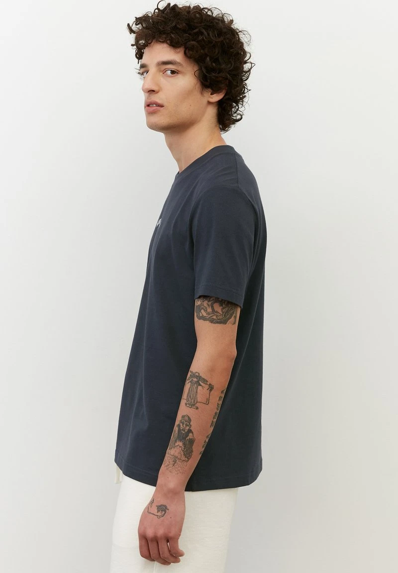 Marc O'Polo T-Shirt Print - Dark Navy | Herren 3 Marc O'Polo T-Shirt Print - Dark Navy | Herren – Bild 3