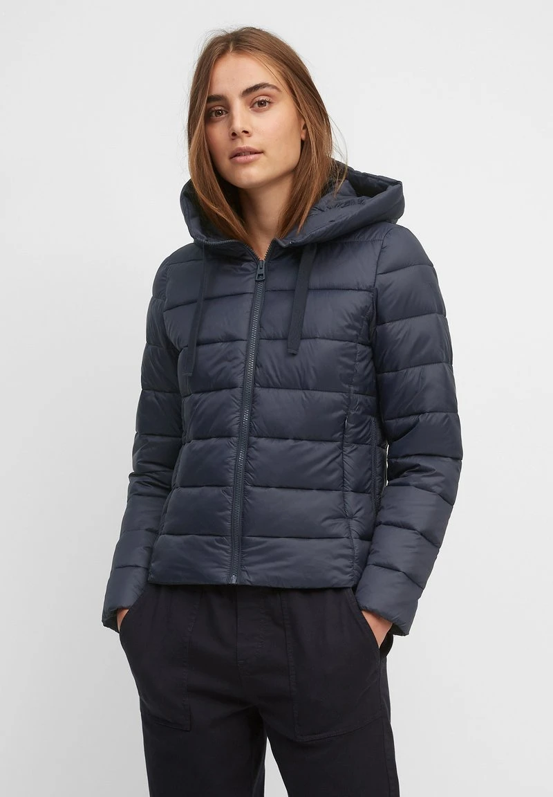 Marc O'Polo SP, RECYCLED NO DOWN, RECYCLED, FIX HOOD, WELT POCKET - Übergangsjacke - Midnight Blue | Damen 1 Marc O'Polo SP, RECYCLED NO DOWN, RECYCLED, FIX HOOD, WELT POCKET - Übergangsjacke - Midnight Blue | Damen