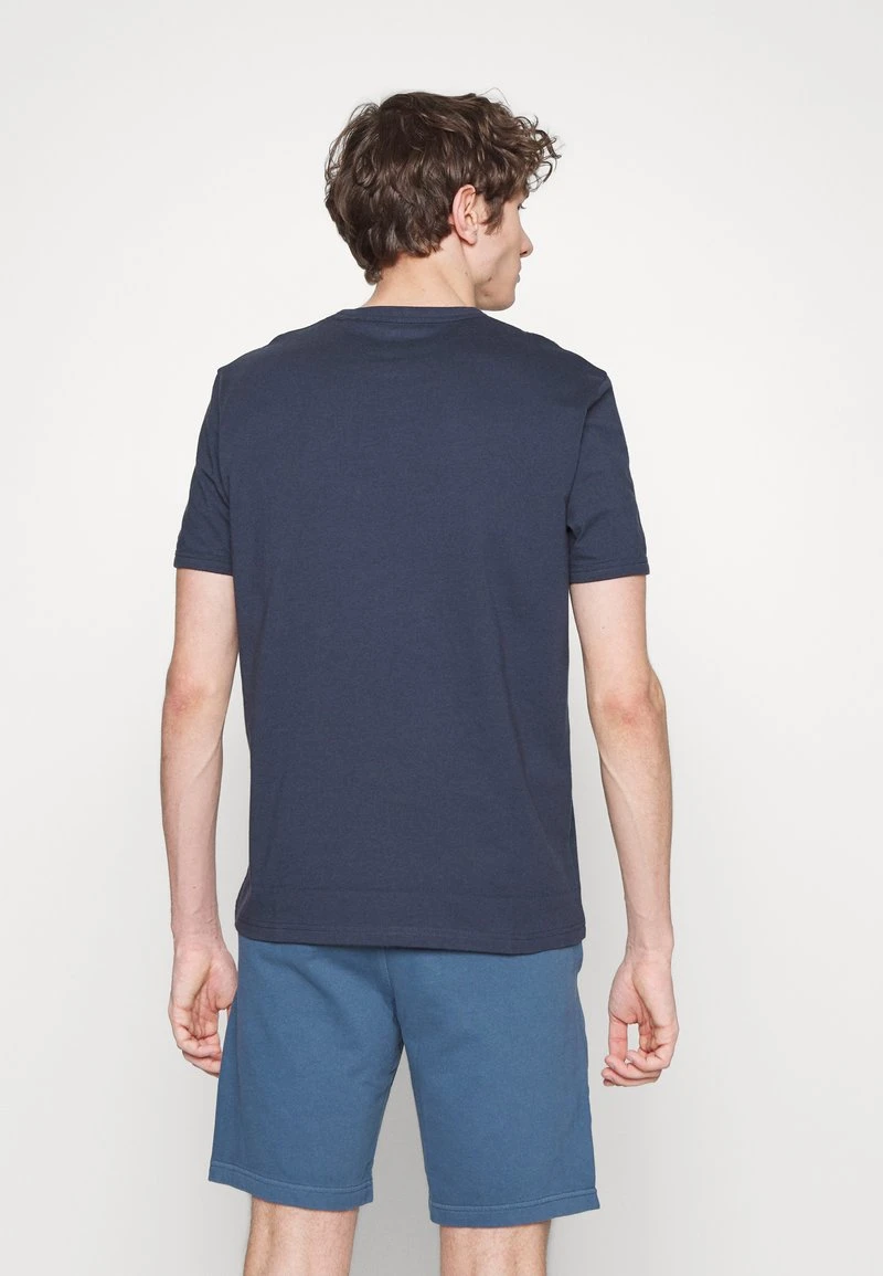 Marc O'Polo SHORT SLEEVE CREW NECK PRINT - T-Shirt Print - Dark Navy | Herren 3 Marc O'Polo SHORT SLEEVE CREW NECK PRINT - T-Shirt Print - Dark Navy | Herren – Bild 3