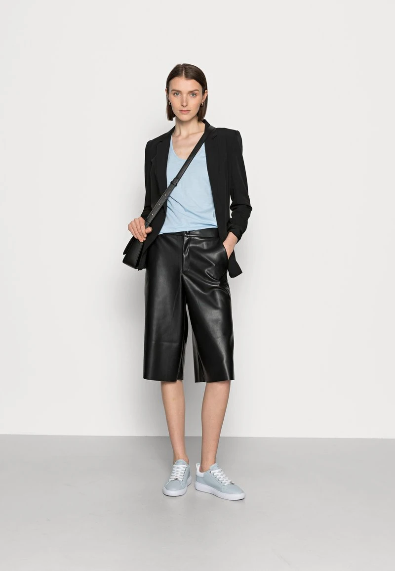 Marc O'Polo SHORT-SLEEVE DEEP ROUND-NECK - T-Shirt Basic - Sunny Sky | Damen 2 Marc O'Polo SHORT-SLEEVE DEEP ROUND-NECK - T-Shirt Basic - Sunny Sky | Damen – Bild 2