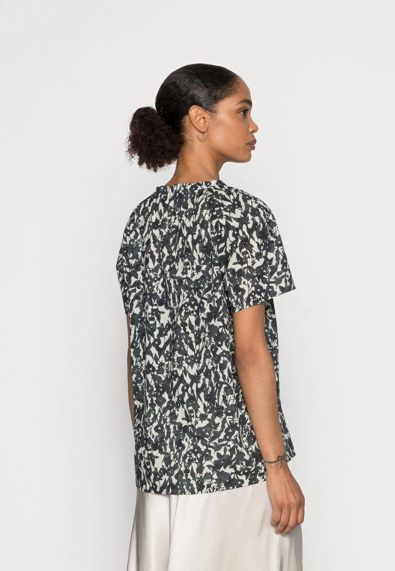 Marc O'Polo Damen BLOUSE V NECK SHORT SLEEVED FEMININE - Bluse - Multi 3 Marc O'Polo Damen BLOUSE V NECK SHORT SLEEVED FEMININE - Bluse - Multi – Bild 3