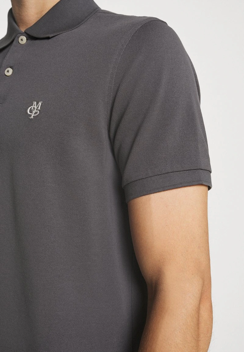 Marc O'Polo SHORT SLEEVE BUTTON PLACKET - Poloshirt - Gray | Herren 5 Marc O'Polo SHORT SLEEVE BUTTON PLACKET - Poloshirt - Gray | Herren – Bild 5
