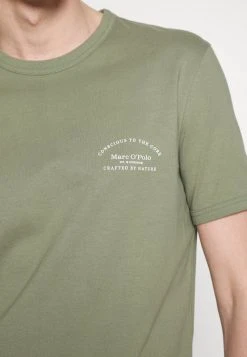 Marc O'Polo SHORT SLEEVE CREW NECK PRINT - T-Shirt Print - Olive | Herren -Marc O'Polo Verkäufe 58507af6171d4ba3a45fc44ea13c11d2