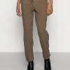 Marc O'Polo PANTS, TRAVEL PANTS, MID RISE, TAPERED LEG, CUTLINES, DEM DETAIL - Stoffhose - Nutshell Brown | Damen