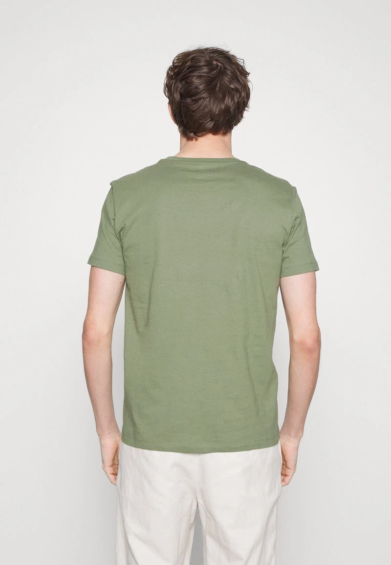 Marc O'Polo SHORT SLEEVE ROUND NECK CLASSIC - T-Shirt Print - Olive | Herren 3 Marc O'Polo SHORT SLEEVE ROUND NECK CLASSIC - T-Shirt Print - Olive | Herren – Bild 3