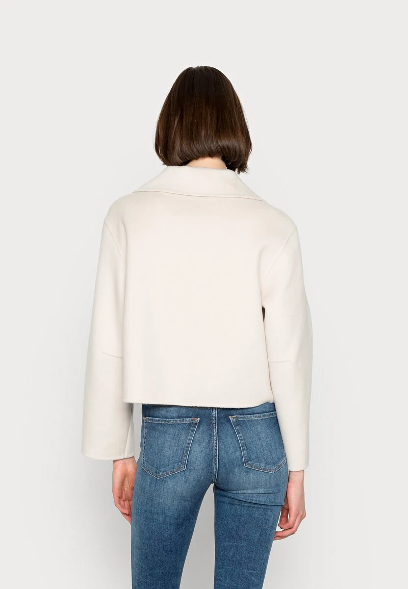 Marc O'Polo CROPPED JACKET TURN DOWN COLLAR FRONT BUTTONS - Leichte Jacke - Stone Powder | Damen 3 Marc O'Polo CROPPED JACKET TURN DOWN COLLAR FRONT BUTTONS - Leichte Jacke - Stone Powder | Damen – Bild 3