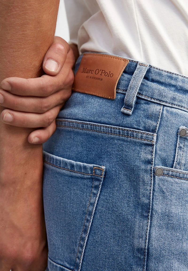 Marc O'Polo Herren SKEE MIT RESSOURCENSCHONENDEN WASH-TREATMEN - Jeans Tapered Fit - Mid Sustainable Wash 5 Marc O'Polo Herren SKEE MIT RESSOURCENSCHONENDEN WASH-TREATMEN - Jeans Tapered Fit - Mid Sustainable Wash – Bild 5
