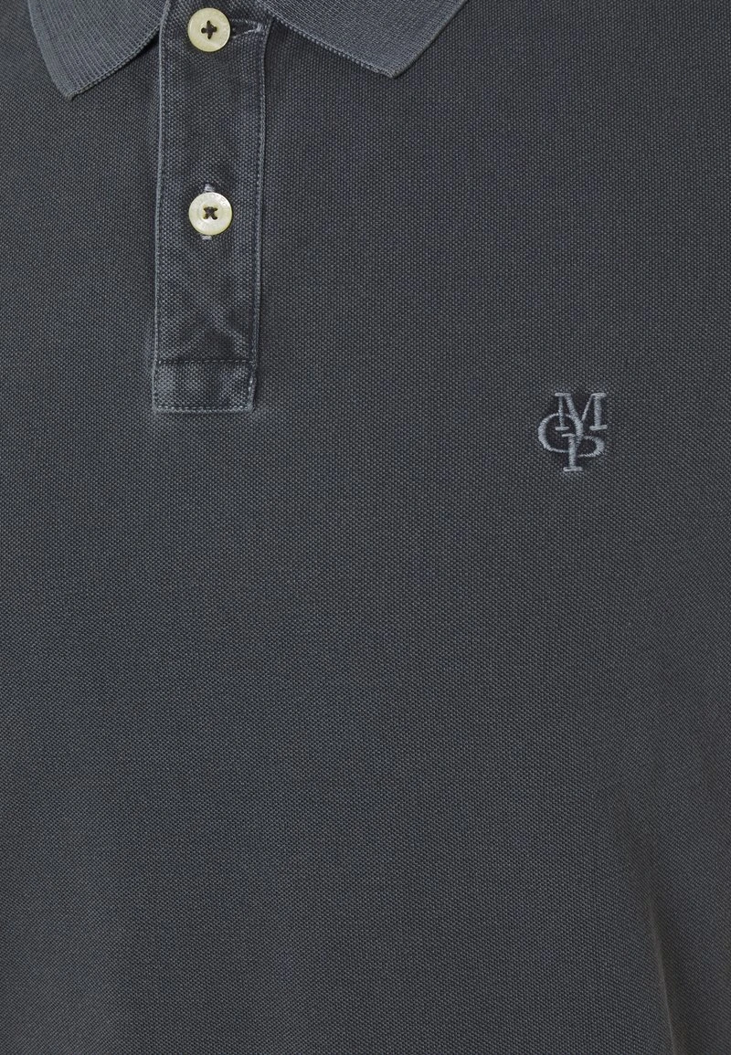 Marc O'Polo SHORT SLEEVE BUTTON PLACKET COLLAR AND CUFF - Poloshirt - Logogrey | Herren 6 Marc O'Polo SHORT SLEEVE BUTTON PLACKET COLLAR AND CUFF - Poloshirt - Logogrey | Herren – Bild 6