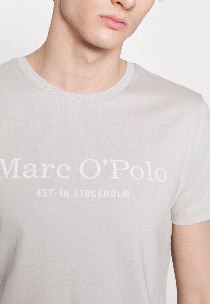 Marc O'Polo SHORT SLEEVE ROUND NECK CLASSIC - T-Shirt Print - Dapple Gray | Herren 6 Marc O'Polo SHORT SLEEVE ROUND NECK CLASSIC - T-Shirt Print - Dapple Gray | Herren – Bild 6