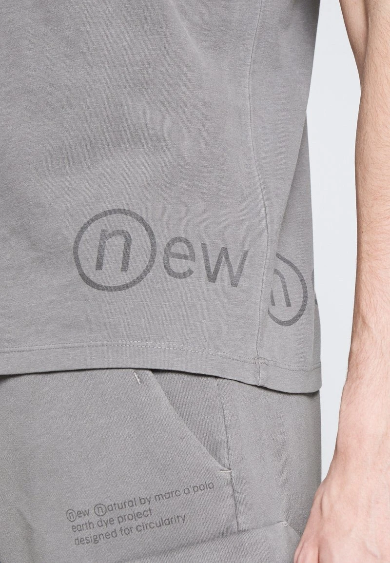 Marc O'Polo SHORT SLEEVE PLACED - T-Shirt Basic - Charcoal | Herren 5 Marc O'Polo SHORT SLEEVE PLACED - T-Shirt Basic - Charcoal | Herren – Bild 5