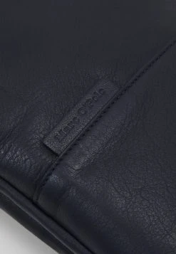 Marc O'Polo GIADA - Umhängetasche - Dark Night | Damen 9 Marc O'Polo GIADA - Umhängetasche - Dark Night | Damen -Marc O'Polo Verkäufe 865cf3a8edb6418aa876bffa7d2ad8e8