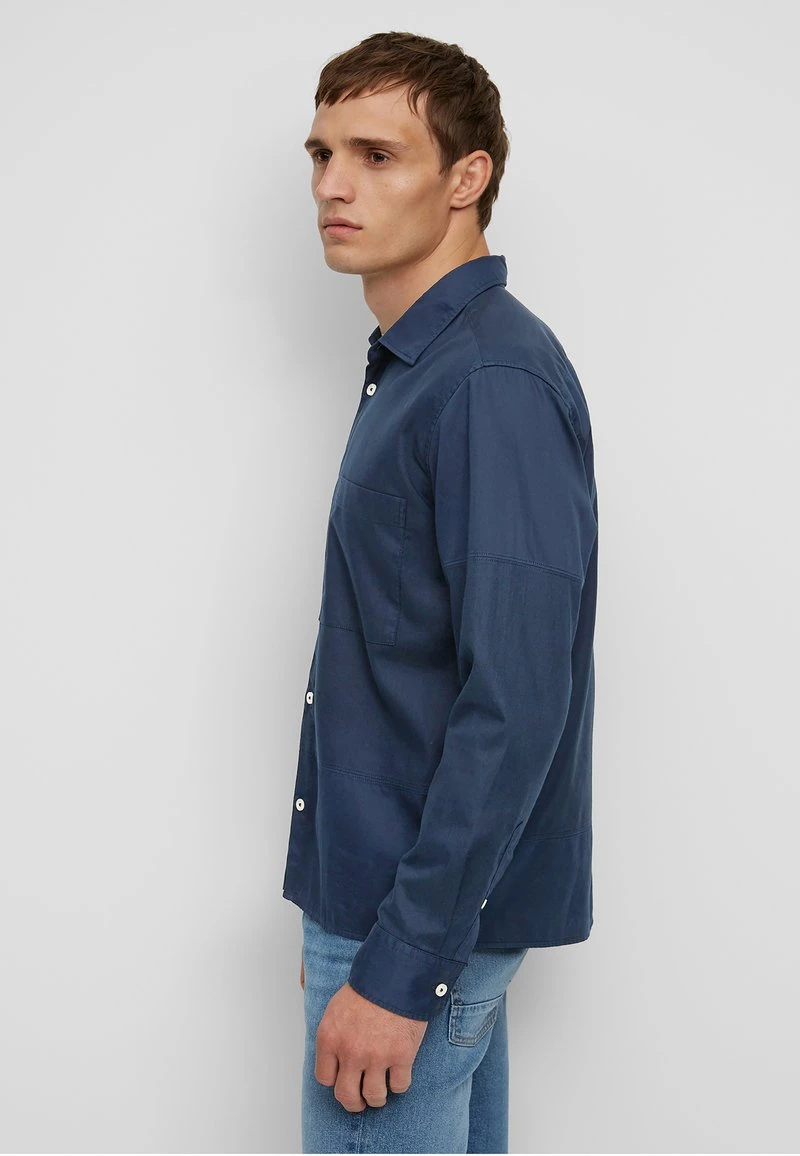 Marc O'Polo REGULAR IM LÄSSIGEN PATCHWORK-STIL - Hemd - Total Eclipse | Herren 5 Marc O'Polo REGULAR IM LÄSSIGEN PATCHWORK-STIL - Hemd - Total Eclipse | Herren – Bild 5