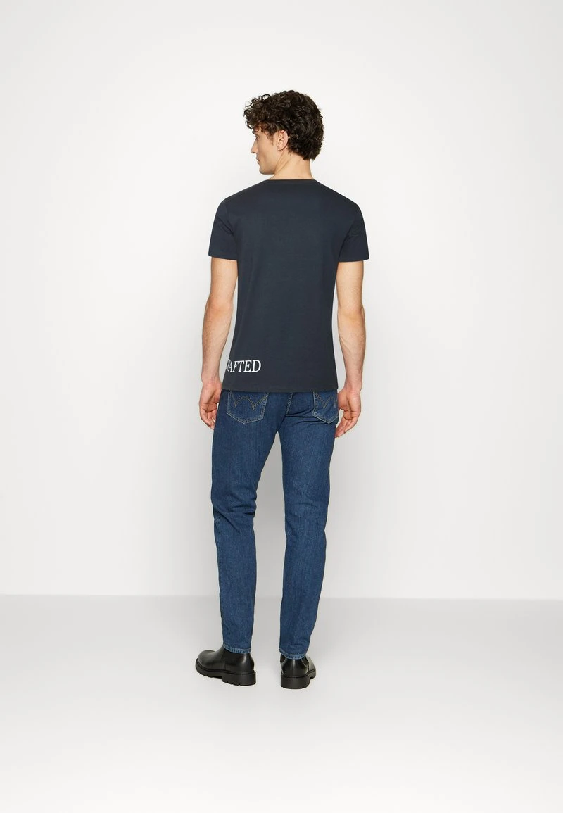 Marc O'Polo ARTWORK - T-Shirt Print - Dark Navy | Herren 3 Marc O'Polo ARTWORK - T-Shirt Print - Dark Navy | Herren – Bild 3