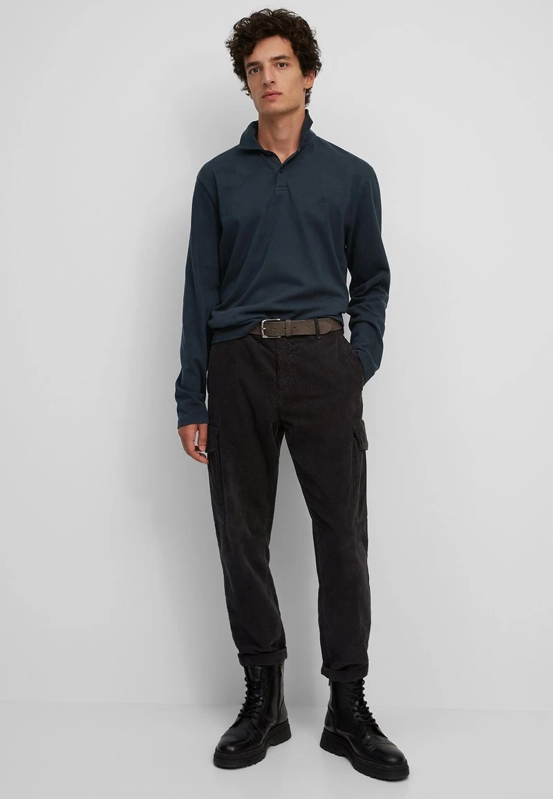 Marc O'Polo Herren LONG SLEEVE HERINGBONE DETAILS EMBROIDERY - Poloshirt - Total Eclipse 2 Marc O'Polo Herren LONG SLEEVE HERINGBONE DETAILS EMBROIDERY - Poloshirt - Total Eclipse – Bild 2