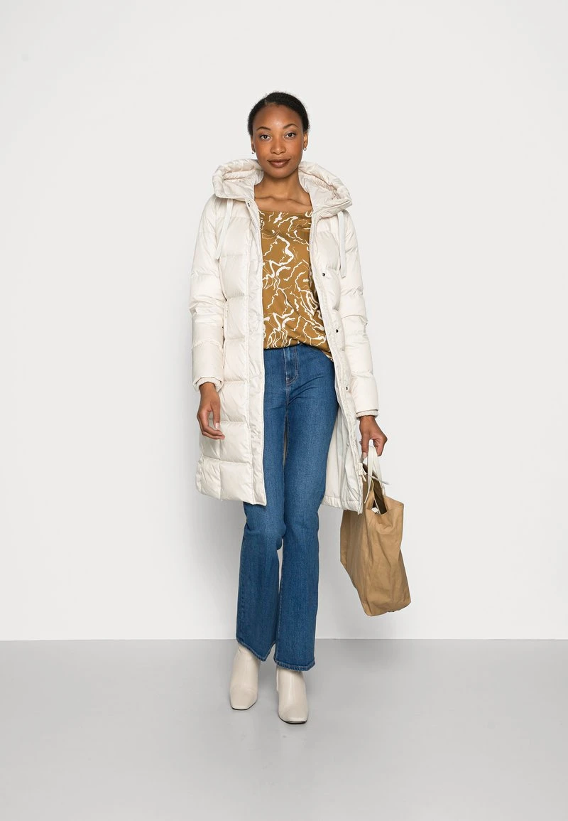 Marc O'Polo Damen Daunenmantel - Chalky Sand 2 Marc O'Polo Damen Daunenmantel - Chalky Sand – Bild 2