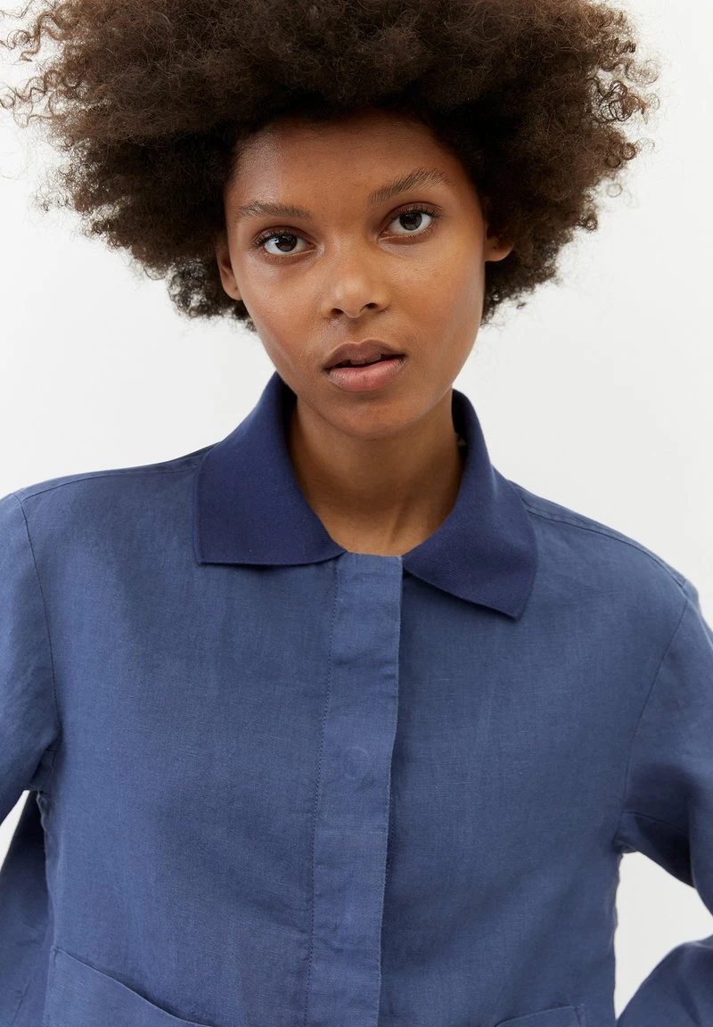 STYLE, HIDDEN PLACKET, ATTACHED POCKETS, COLL - Leichte Jacke - noble blue Marc O'Polo STYLE, HIDDEN PLACKET, ATTACHED POCKETS, COLL - Leichte Jacke - Noble Blue | Damen -Marc O'Polo Verkäufe 9b027a5433044652892c4022102335e1