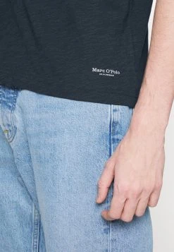 Marc O'Polo SHORT SLEEVE CREW NECK CHEST POCKET PLACED - T-Shirt Basic - Dark Navy | Herren 11 Marc O'Polo SHORT SLEEVE CREW NECK CHEST POCKET PLACED - T-Shirt Basic - Dark Navy | Herren -Marc O'Polo Verkäufe a0a9b9393709457e9f90efe6a763544f