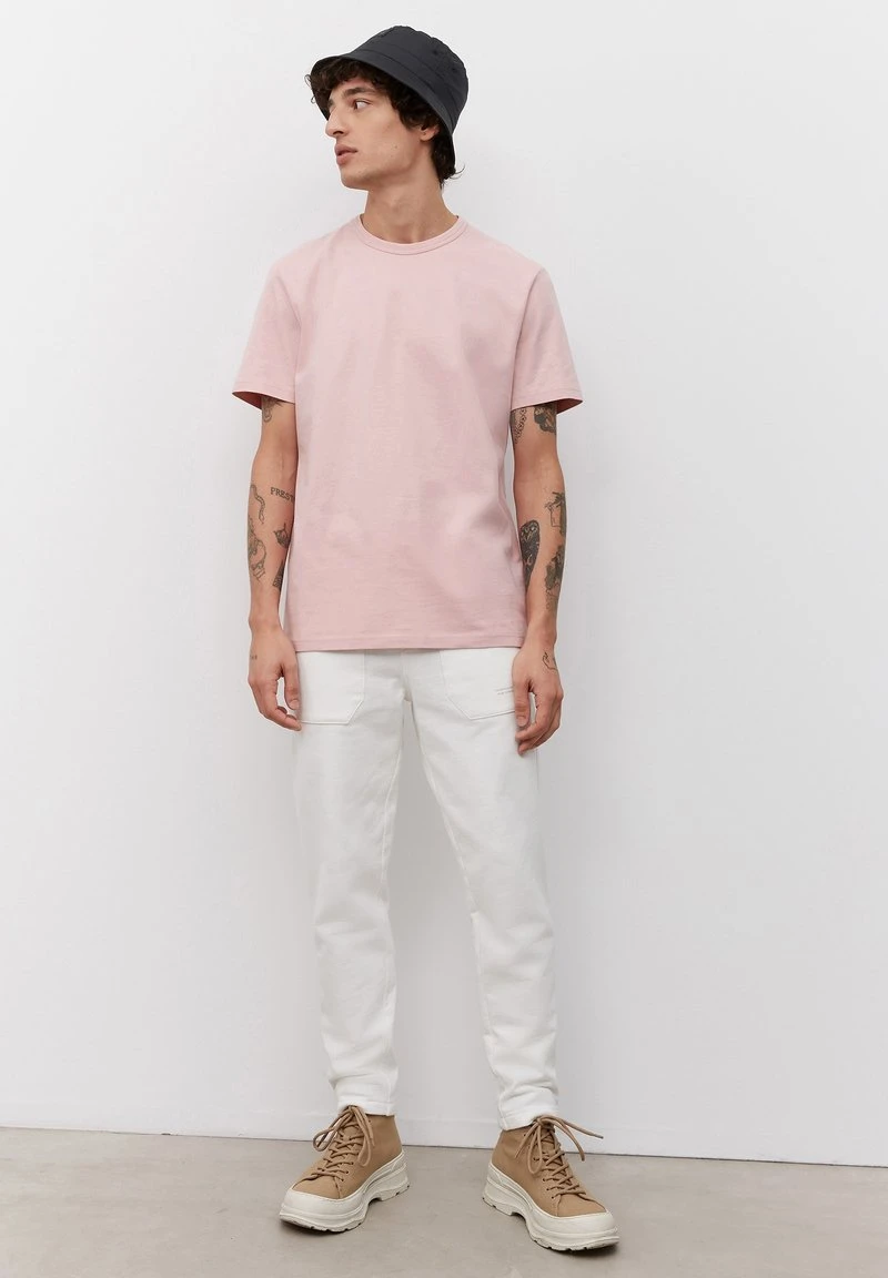 AUS HOCHWERTIGER - T-Shirt basic - oyster shell Marc O'Polo AUS HOCHWERTIGER - T-Shirt Basic - Oyster Shell | Herren -Marc O'Polo Verkäufe a1c231fc84a241d9bb5e378b268f951a