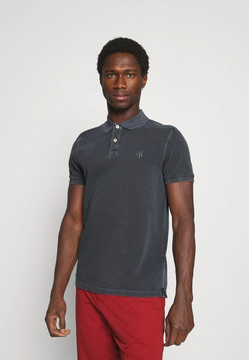 Marc O'Polo SHORT SLEEVE BUTTON PLACKET COLLAR AND CUFF - Poloshirt - Logogrey | Herren 1 Marc O'Polo SHORT SLEEVE BUTTON PLACKET COLLAR AND CUFF - Poloshirt - Logogrey | Herren