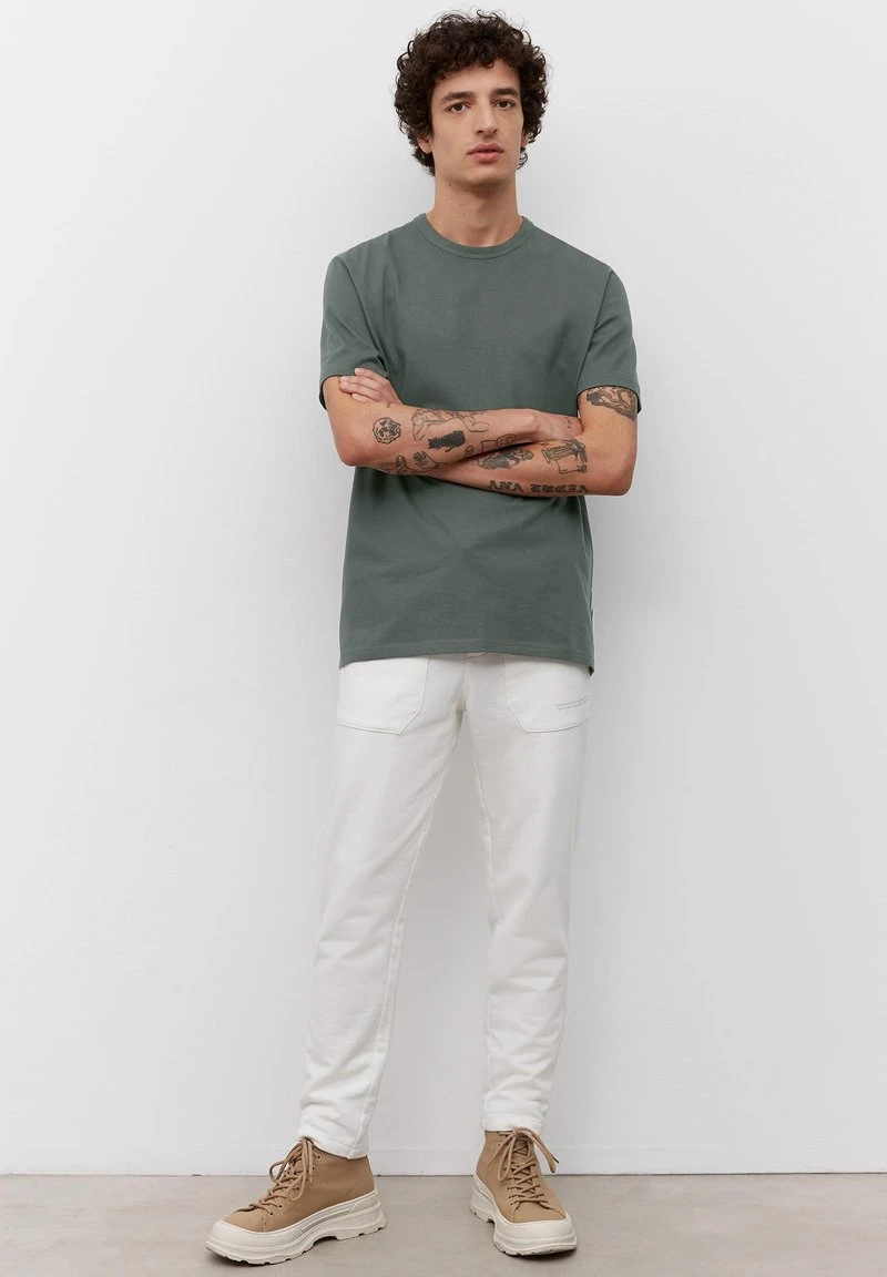 Marc O'Polo AUS HOCHWERTIGER - T-Shirt Basic - Mangrove | Herren 5 Marc O'Polo AUS HOCHWERTIGER - T-Shirt Basic - Mangrove | Herren – Bild 5