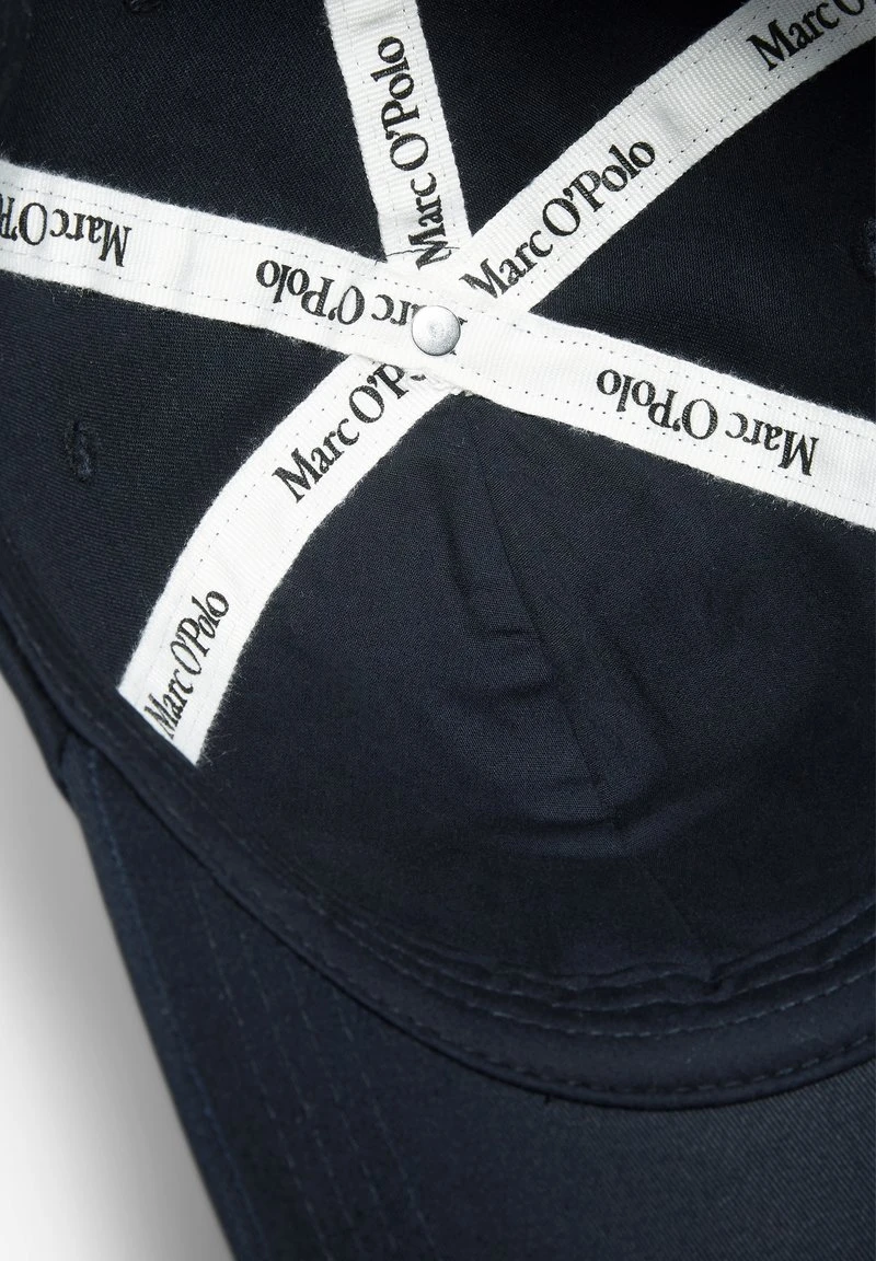 Marc O'Polo ARCHIVE CODE - Cap - Deep Navy | Herren 3 Marc O'Polo ARCHIVE CODE - Cap - Deep Navy | Herren – Bild 3