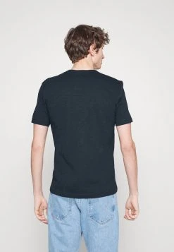 Marc O'Polo SHORT SLEEVE CREW NECK CHEST POCKET PLACED - T-Shirt Basic - Dark Navy | Herren 8 Marc O'Polo SHORT SLEEVE CREW NECK CHEST POCKET PLACED - T-Shirt Basic - Dark Navy | Herren -Marc O'Polo Verkäufe c863137dd8b54664bfd8cb354ae9b83f