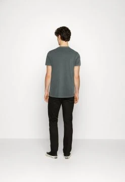 Marc O'Polo SHORT SLEEVE RIB DETAILS SLITS AT HEM - Poloshirt - Mangrove | Herren 7 Marc O'Polo SHORT SLEEVE RIB DETAILS SLITS AT HEM - Poloshirt - Mangrove | Herren -Marc O'Polo Verkäufe ccb4192f68cd4551aebe2dc26504eec0