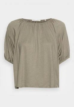 Marc O'Polo BLOUSE DEEP BOAT NECK RUFFELS AT NECKLINE PUFFER SLEEV - Bluse - Sundried Sage | Damen 8 Marc O'Polo BLOUSE DEEP BOAT NECK RUFFELS AT NECKLINE PUFFER SLEEV - Bluse - Sundried Sage | Damen -Marc O'Polo Verkäufe de319992e94b41b9b0bf764aa4c00777