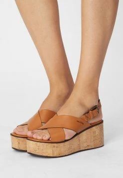 Marc O'Polo CLAUDIA - Keilsandalette - Cognac | Damen