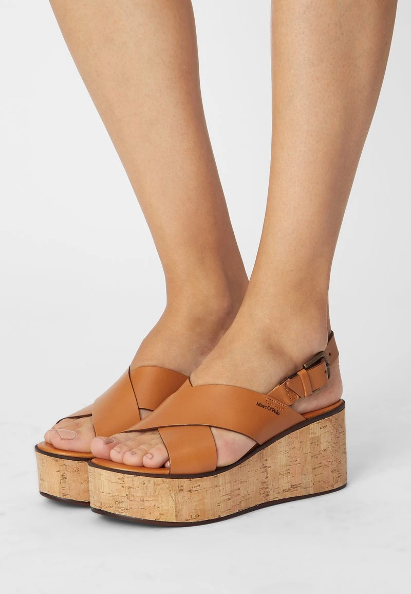 CLAUDIA - Keilsandalette - cognac Marc O'Polo CLAUDIA - Keilsandalette - Cognac | Damen -Marc O'Polo Verkäufe e156397578a248cfbeca3839b2936cfe