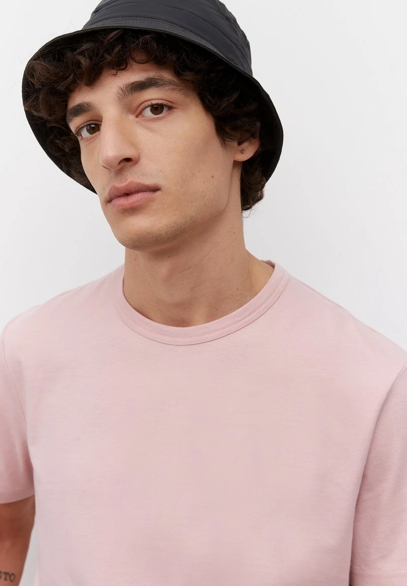 AUS HOCHWERTIGER - T-Shirt basic - oyster shell Marc O'Polo AUS HOCHWERTIGER - T-Shirt Basic - Oyster Shell | Herren -Marc O'Polo Verkäufe e1bf27dd26b54c5b95647952394bcb73