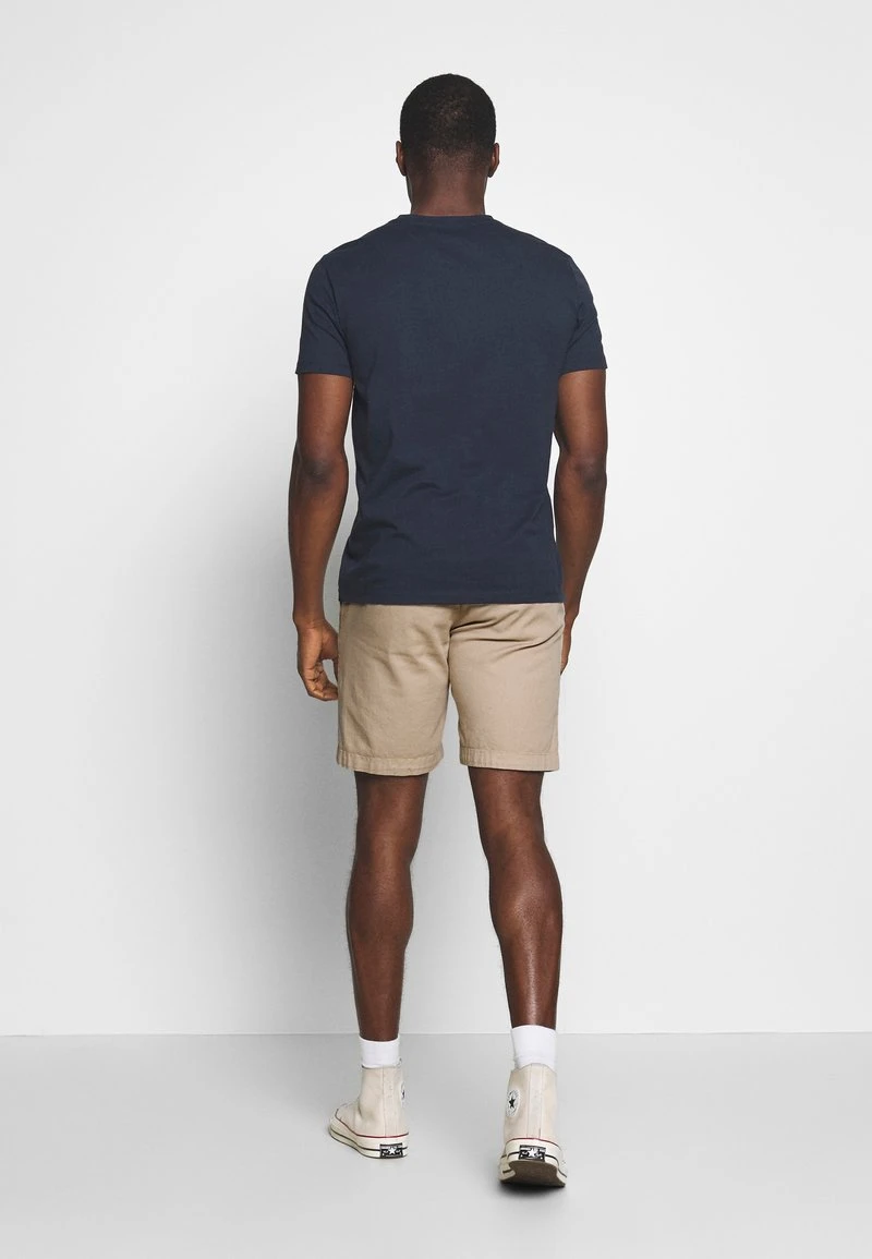 Marc O'Polo SLIM FIT PIPED BACK POCKET - Shorts - Pure Cashmere | Herren 3 Marc O'Polo SLIM FIT PIPED BACK POCKET - Shorts - Pure Cashmere | Herren – Bild 3