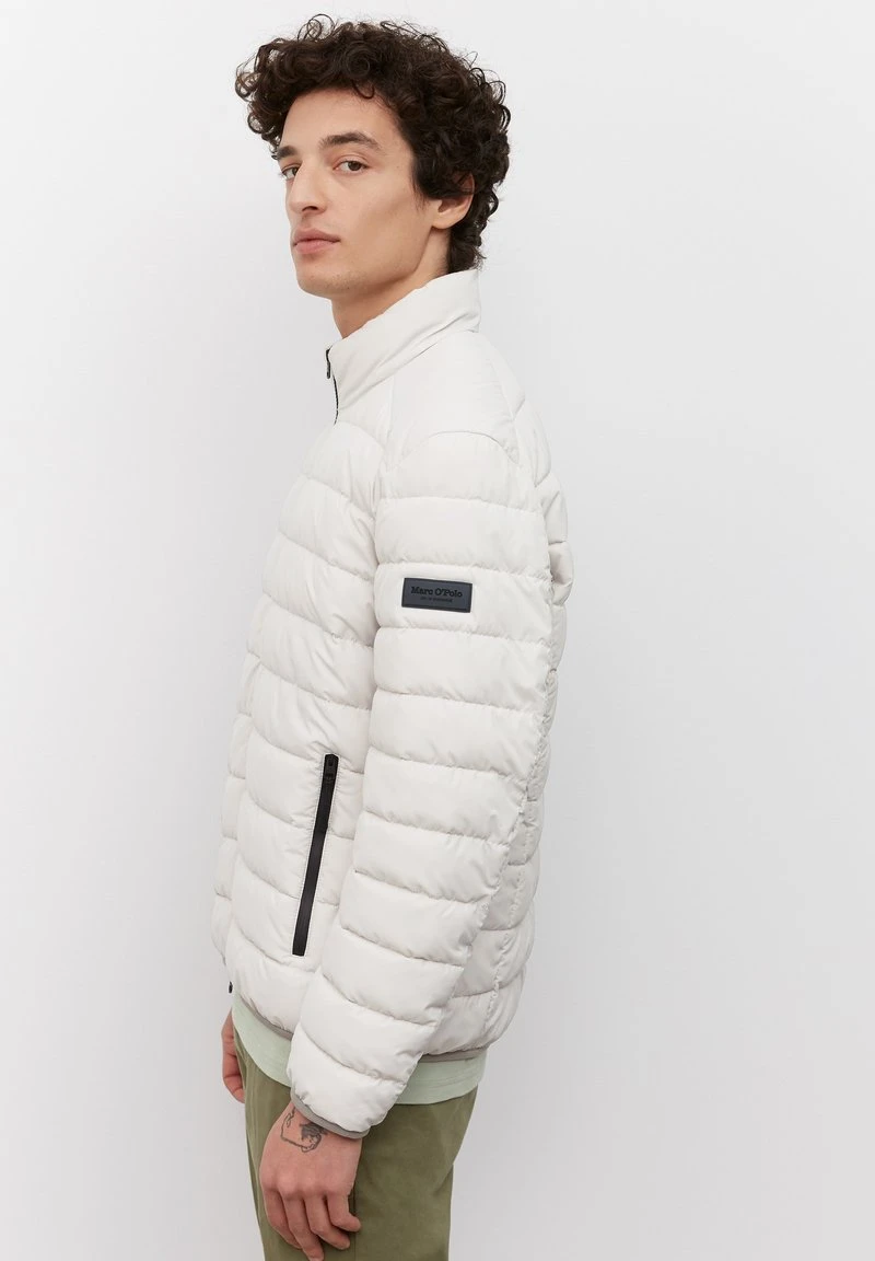 Marc O'Polo SDND, REGULAR FIT, STAND UP COLLAR - Übergangsjacke - Gray Silk | Herren 4 Marc O'Polo SDND, REGULAR FIT, STAND UP COLLAR - Übergangsjacke - Gray Silk | Herren – Bild 4