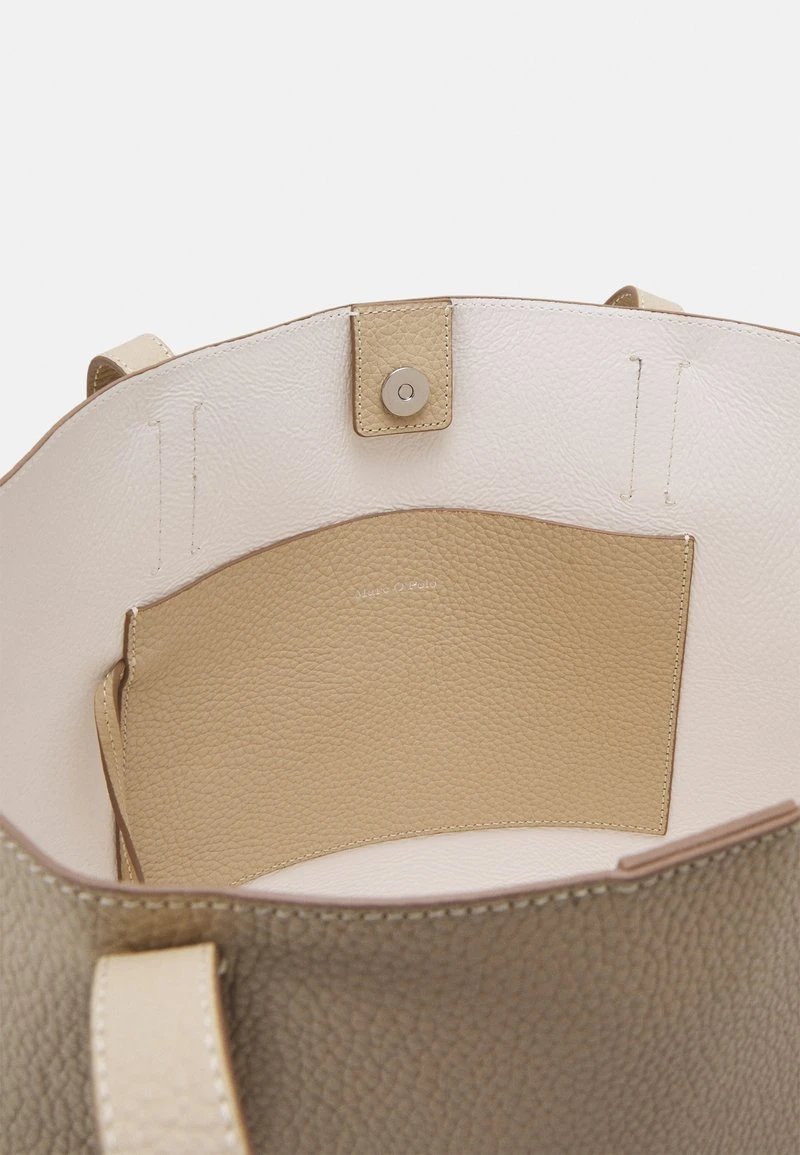 BETTY - Shopping Bag - blushed camel Marc O'Polo BETTY - Shopping Bag - Blushed Camel | Damen -Marc O'Polo Verkäufe eb341189ca064243a6fe7eea0d86b3b6