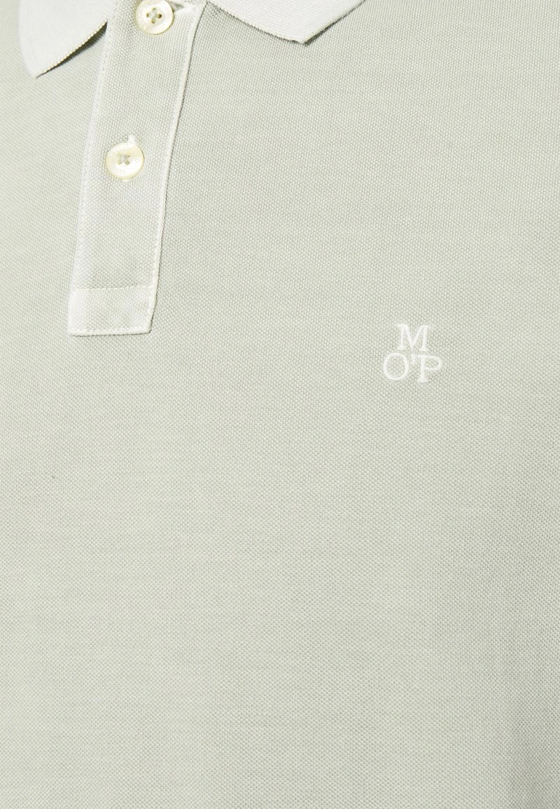 Marc O'Polo SHORT SLEEVE RIB DETAILS SLITS AT HEM - Poloshirt - Pistachio Gray | Herren 5 Marc O'Polo SHORT SLEEVE RIB DETAILS SLITS AT HEM - Poloshirt - Pistachio Gray | Herren – Bild 5