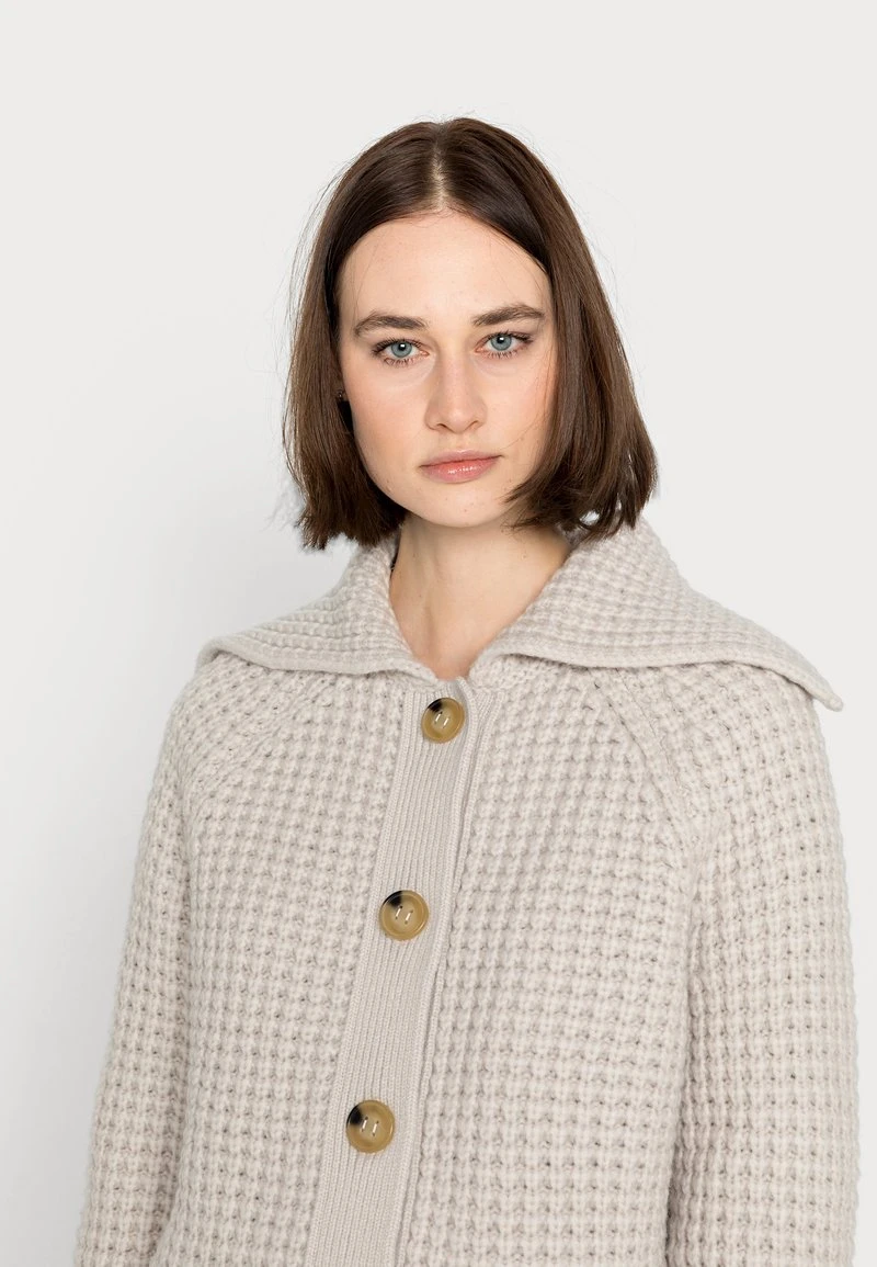 Marc O'Polo CARDIGAN LONGSLEEVE COLLAR BUTTON CLOSURE - Strickjacke - Stone Powder | Damen 5 Marc O'Polo CARDIGAN LONGSLEEVE COLLAR BUTTON CLOSURE - Strickjacke - Stone Powder | Damen – Bild 5